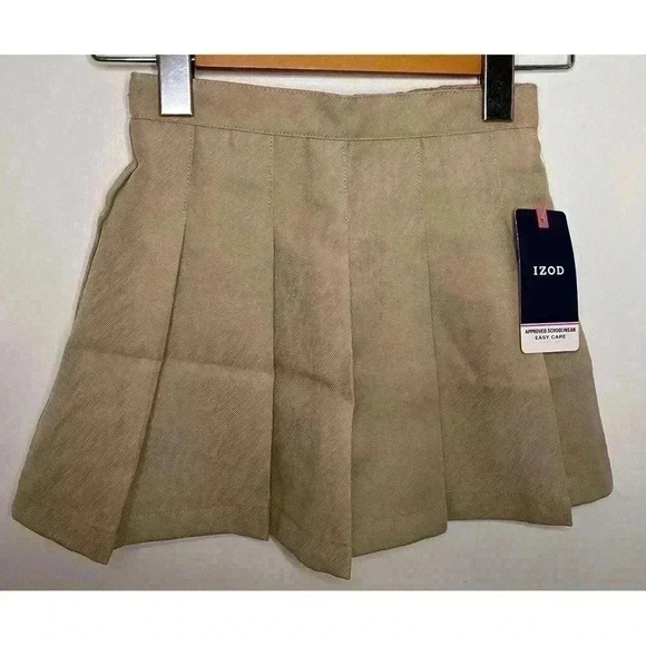 BNWT Girl’s  Izod Pleated Skirt in Beige Size 5 yrs. - Picture 1 of 9